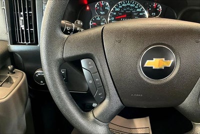 2025 Chevrolet Express Passenger 1LT