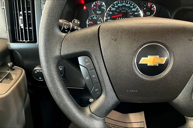 2025 Chevrolet Express Passenger 1LT