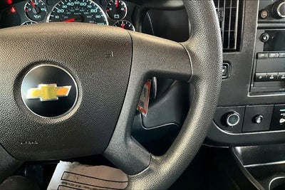 2025 Chevrolet Express Passenger 1LT