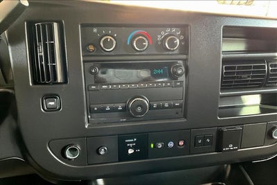 2025 Chevrolet Express Passenger 1LT