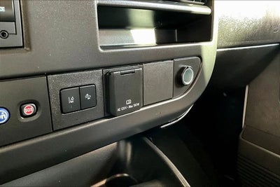 2025 Chevrolet Express Passenger 1LT