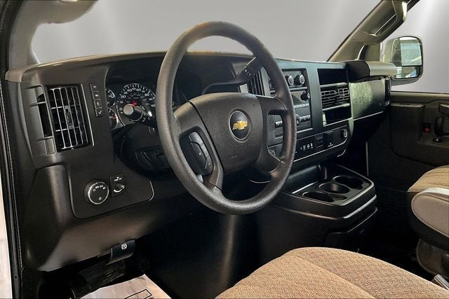 2025 Chevrolet Express Passenger 1LT