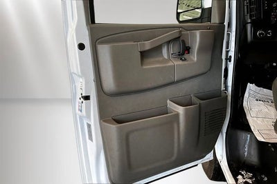 2025 Chevrolet Express Passenger 1LT