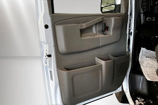 2025 Chevrolet Express Passenger 1LT