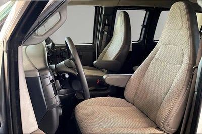 2025 Chevrolet Express Passenger 1LT