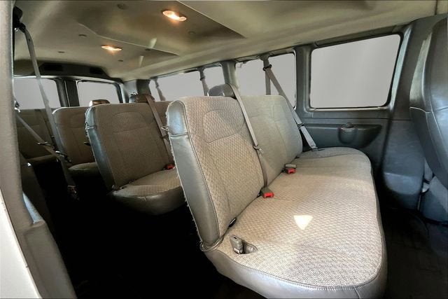 2025 Chevrolet Express Passenger 1LT