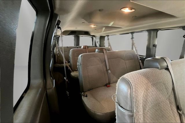 2025 Chevrolet Express Passenger 1LT