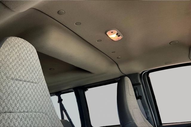 2025 Chevrolet Express Passenger 1LT