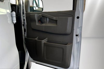 2025 Chevrolet Express Passenger 1LT