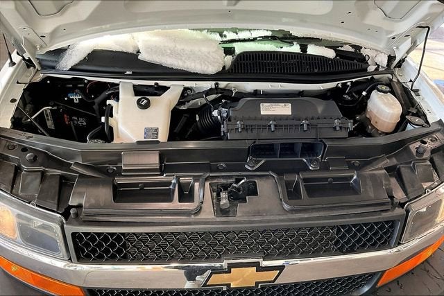 2025 Chevrolet Express Passenger 1LT