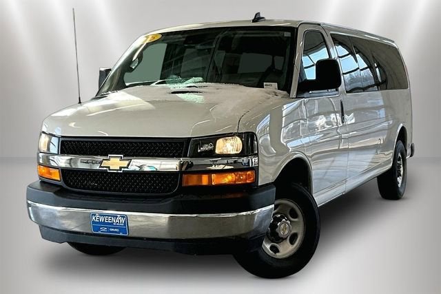2025 Chevrolet Express Passenger 1LT