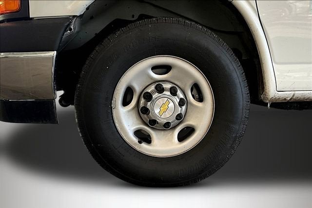 2025 Chevrolet Express Passenger 1LT