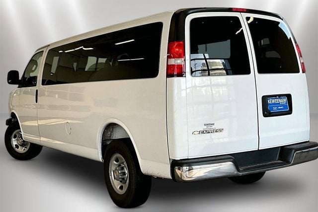 2025 Chevrolet Express Passenger 1LT