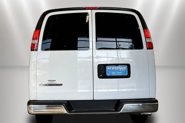 2025 Chevrolet Express Passenger 1LT