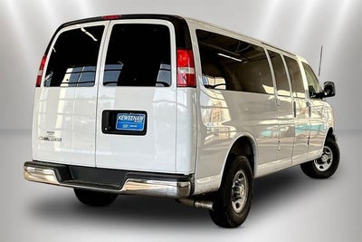 2025 Chevrolet Express Passenger 1LT