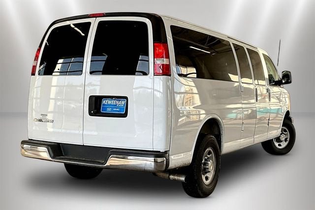 2025 Chevrolet Express Passenger 1LT