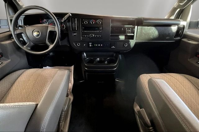 2025 Chevrolet Express Passenger 1LT