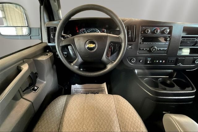 2025 Chevrolet Express Passenger 1LT