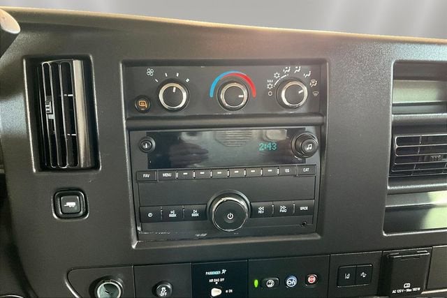 2025 Chevrolet Express Passenger 1LT