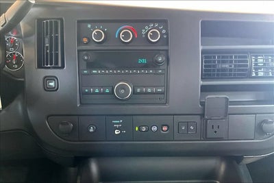 2025 Chevrolet Express Passenger 1LT