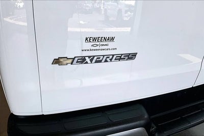 2025 Chevrolet Express Passenger 1LT