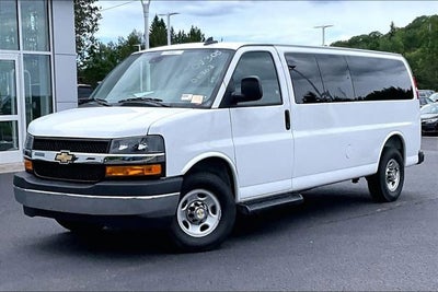 2025 Chevrolet Express Passenger 1LT
