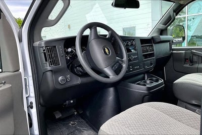 2025 Chevrolet Express Passenger 1LT