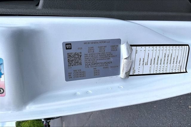 2025 Chevrolet Express Passenger 1LT
