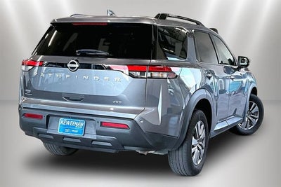 2025 Nissan Pathfinder SV
