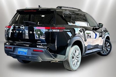 2025 Nissan Pathfinder SV