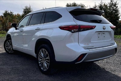 2022 Toyota Highlander Hybrid Platinum